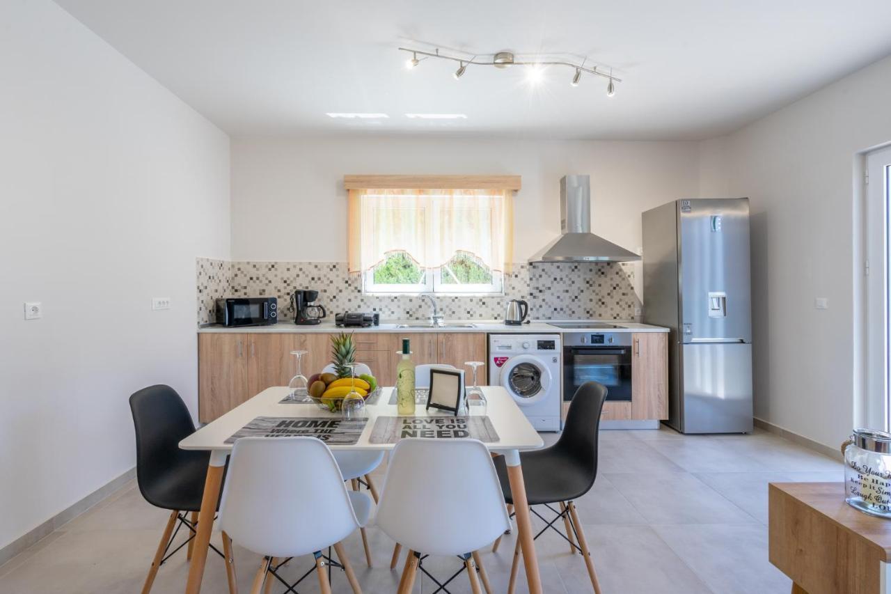 Apartment Massimo Ялисос Екстериор снимка